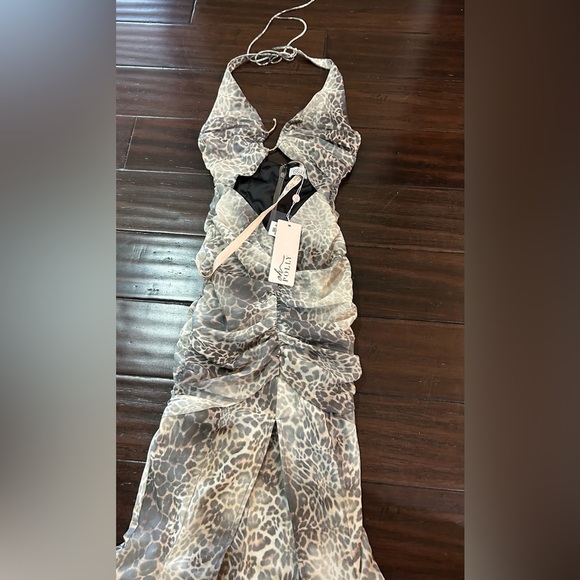 Oh Polly Halterneck Cut Out Maxi Dress in leopard sheer Print Size 2 US NWT - Picture 3 of 6